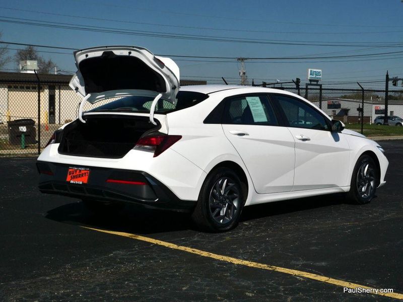 2024 Hyundai Elantra SELImage 12