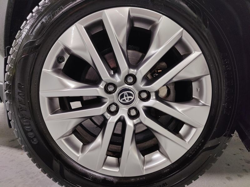 Used 2020 Toyota RAV4 XLE Premium AWD w/SunroofImage 25