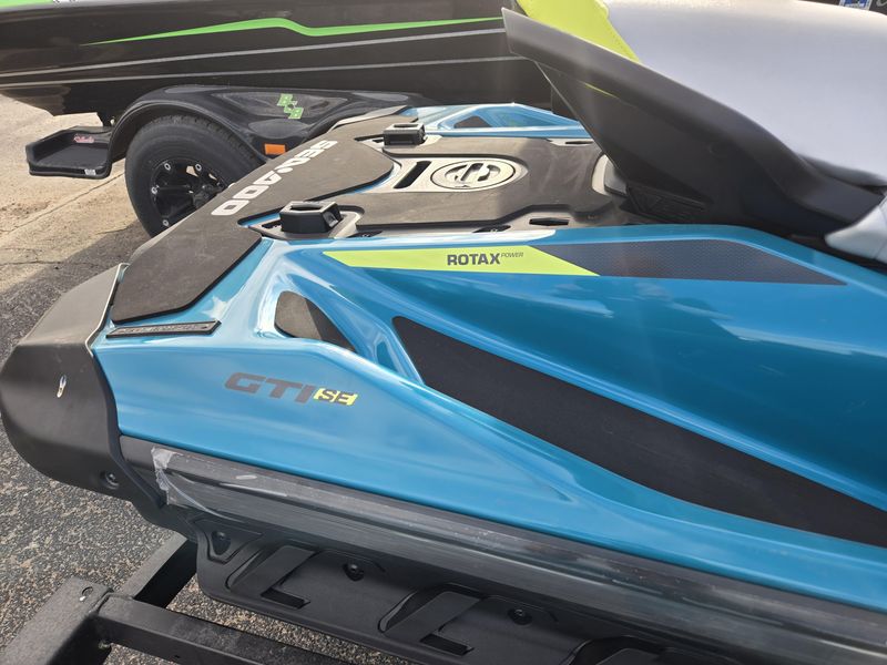 2025 SEADOO GTI SE 170 WITH SOUND SYSTEM IDF TEAL BLUE AND MANTA GREEN Image 9