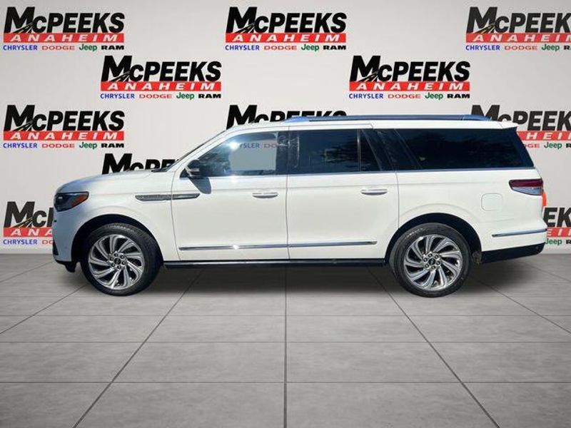 Used 2022 Lincoln Navigator ReserveImage 2