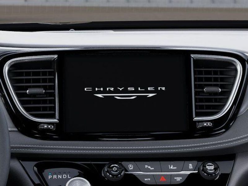 New 2027 Chrysler Pacifica SelectImage 18