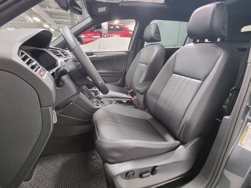 2024 Volkswagen Tiguan SE R-Line Black AWD w/SunroofImage 16