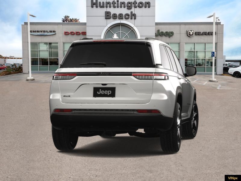 2025 Jeep Grand Cherokee Altitude X 4x4Image 13