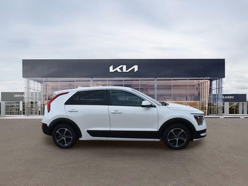 New 2026 Kia Niro LXImage 2