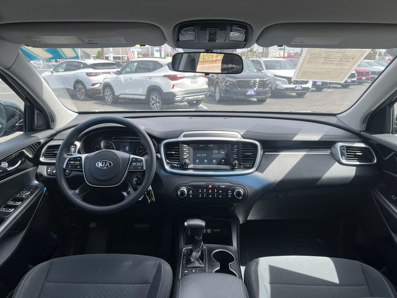 2019 Kia Sorento LXImage 18