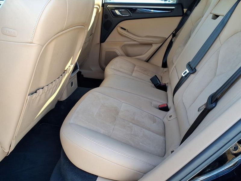 Used 2017 Porsche Macan BaseImage 10