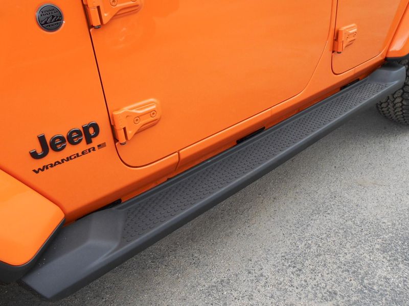 2025 Jeep Wrangler 4-door SaharaImage 12