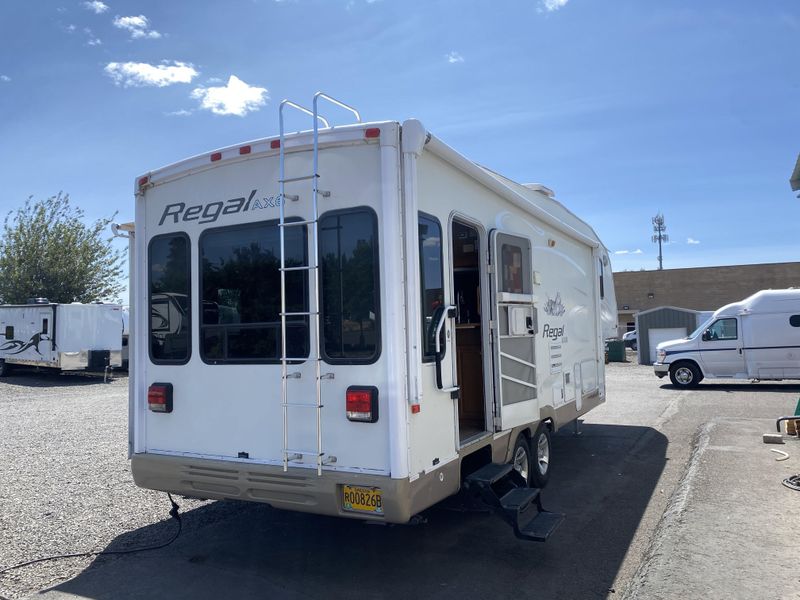 Used 2004 FLEETWOOD PROWLER REGAL 285RLS AX6 Image 2