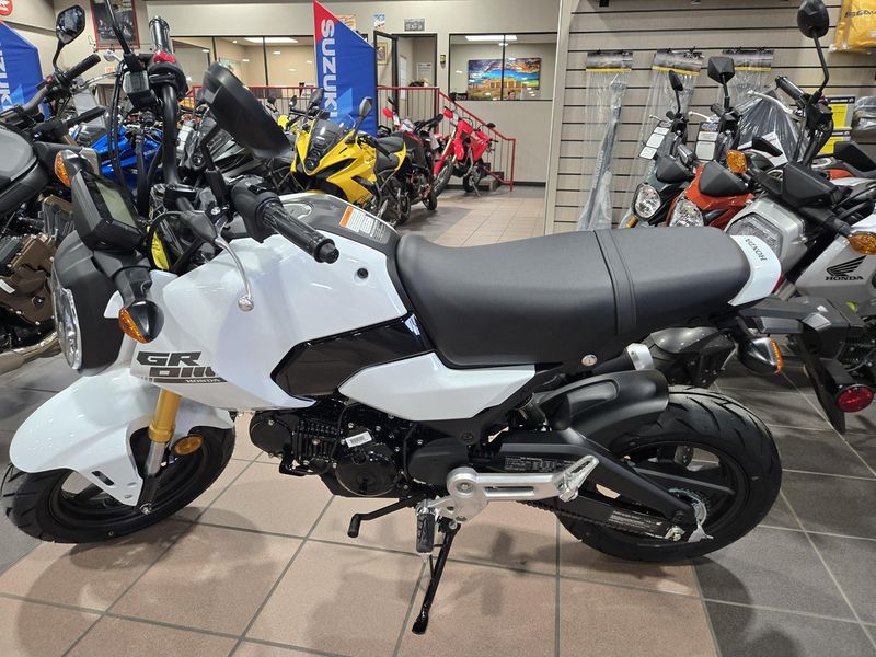 2025 Honda GROM ABS PEARL WHITEImage 3