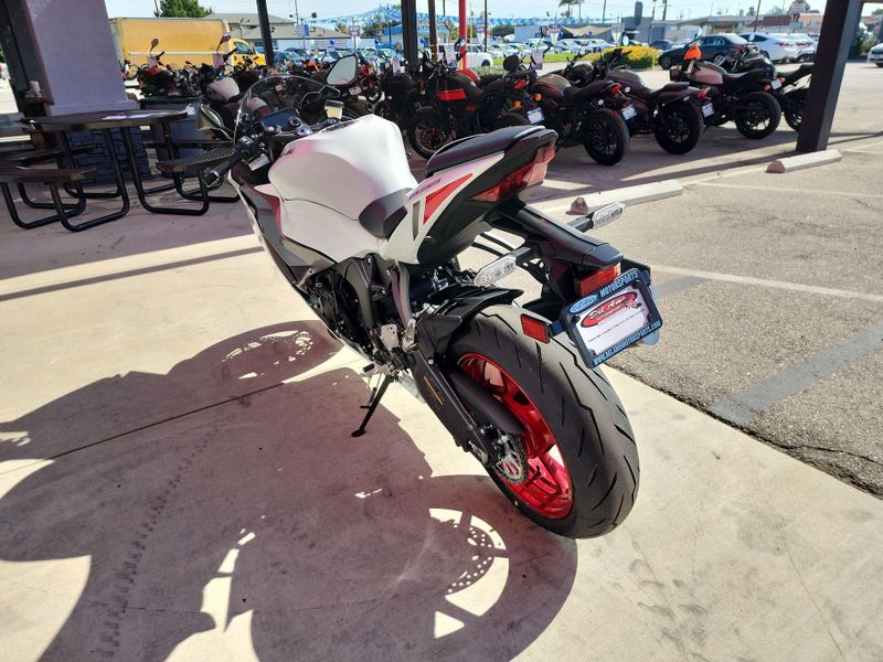 New 2025 Kawasaki NINJA ZX-6R Image 13