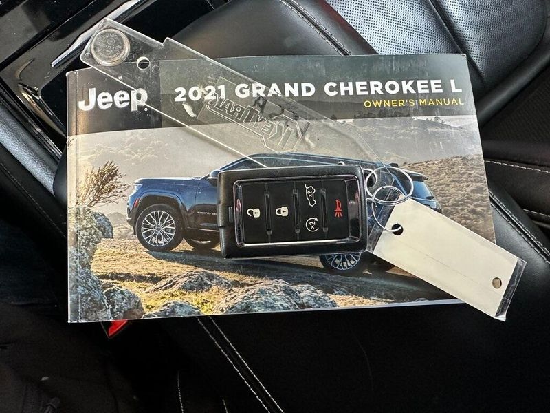 2021 Jeep Grand Cherokee L OverlandImage 9