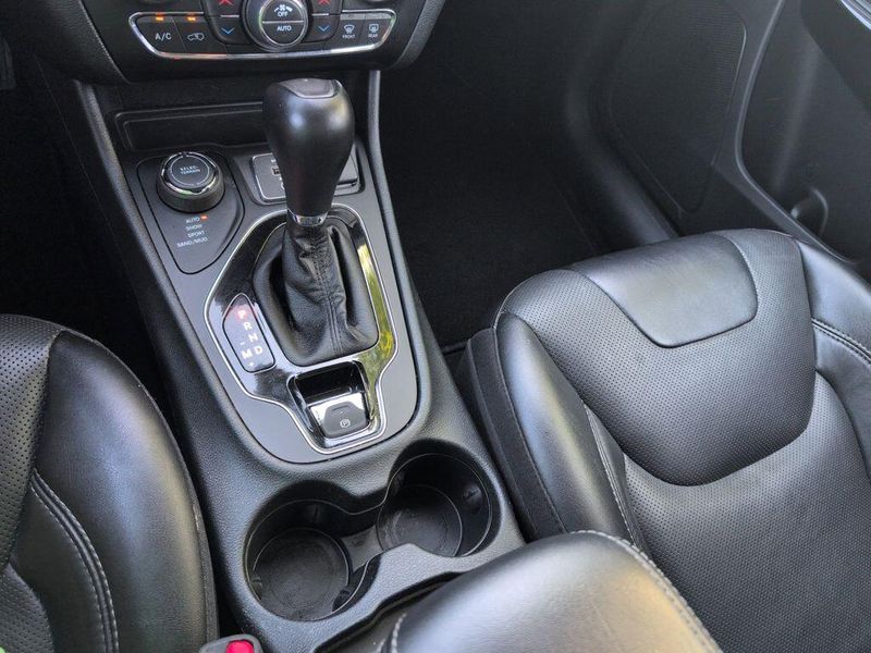 2023 Jeep Cherokee Altitude LuxImage 19