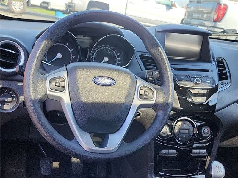 2018 Ford Fiesta SEImage 22