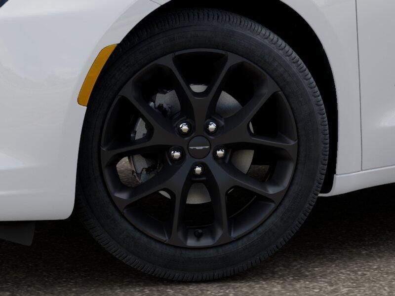 New 2027 Chrysler Pacifica SelectImage 4