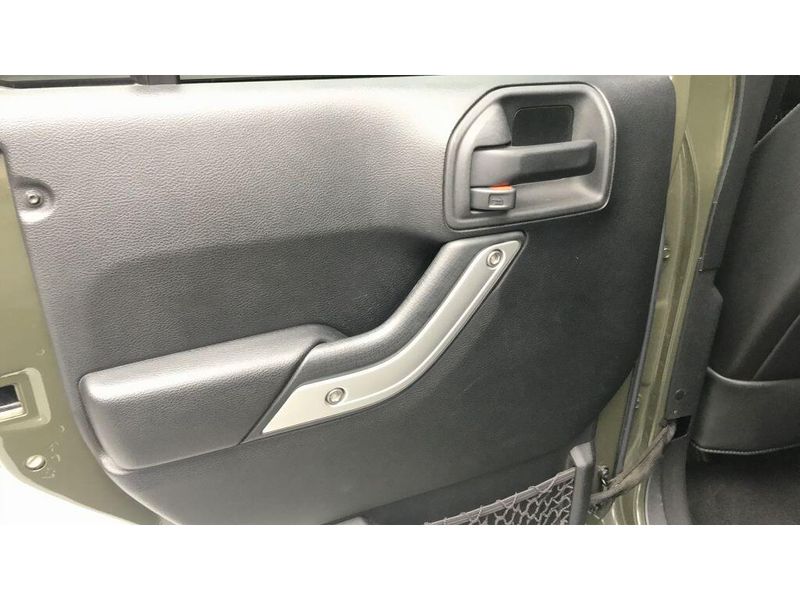 Used 2015 Jeep Wrangler JK Unlimited SaharaImage 11