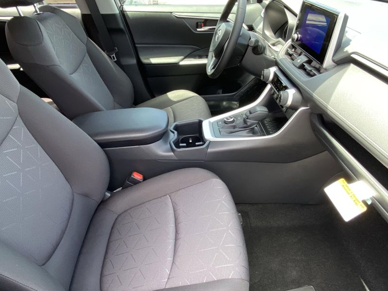 New 2025 Toyota RAV4 Hybrid XLEImage 10