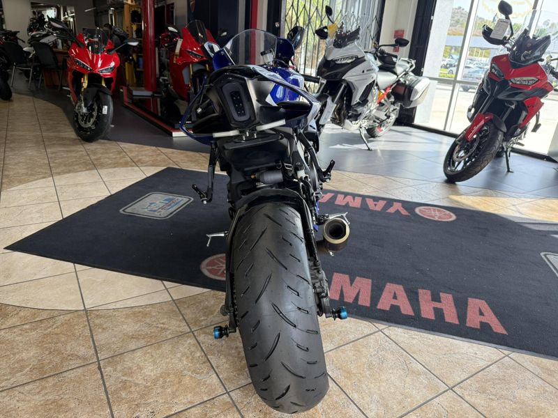 Used 2018 Yamaha YZF-R1 Image 13