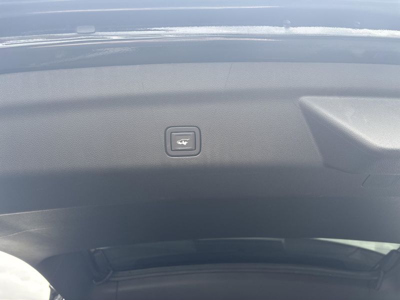 Used 2022 Chevrolet Suburban Z71Image 10