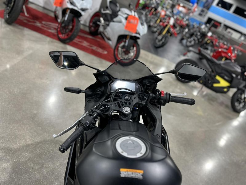 Used 2025 Yamaha YZF-R3 ABS Image 10