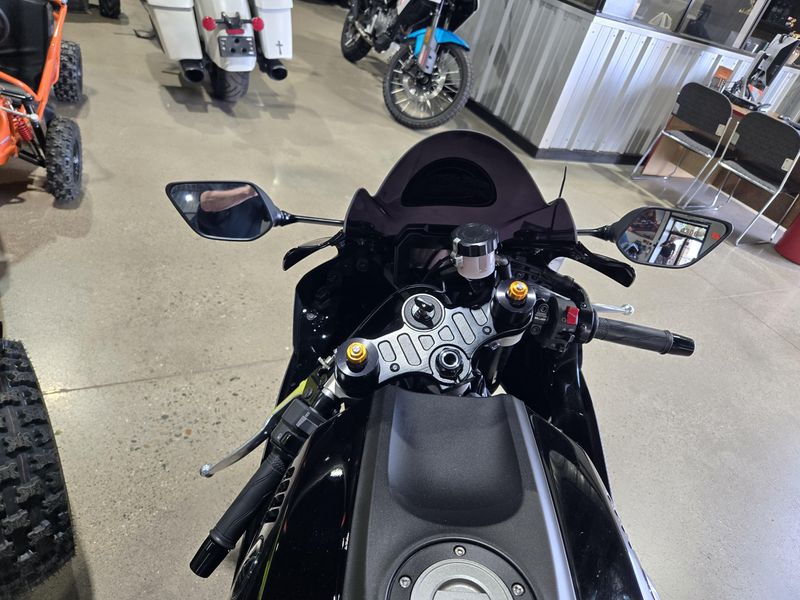 Used 2024 Yamaha YZFR7 Image 9