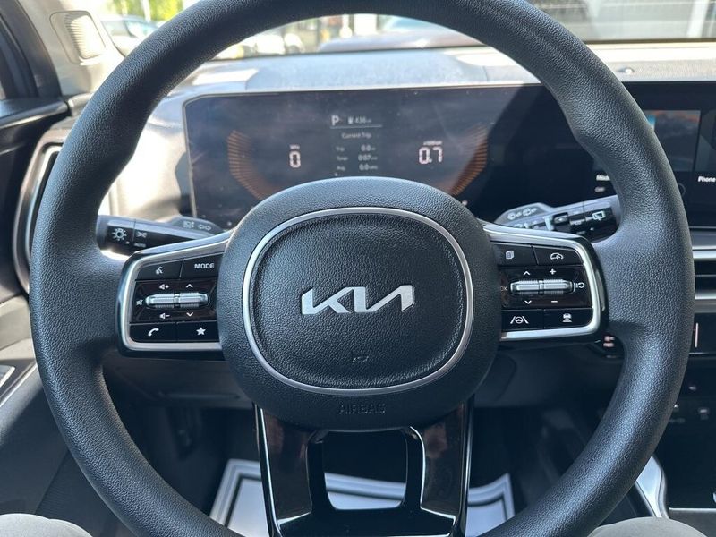 2025 Kia Sorento LXImage 32