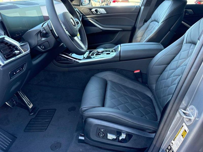 New 2027 BMW X7 xDrive40iImage 16