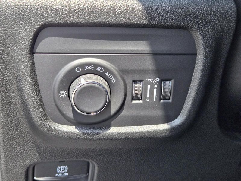 New 2026 Jeep Grand Cherokee L Laredo Altitude 4x2