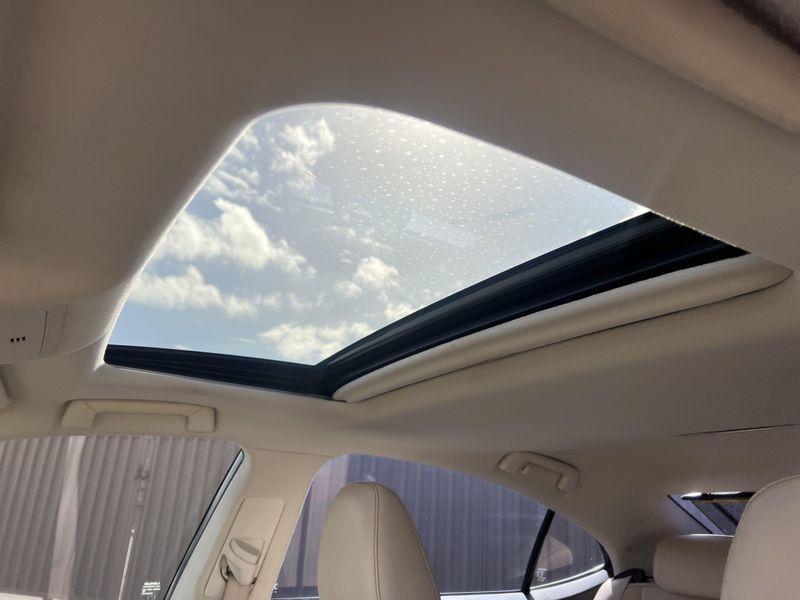2017 Lexus ES 350Image 18