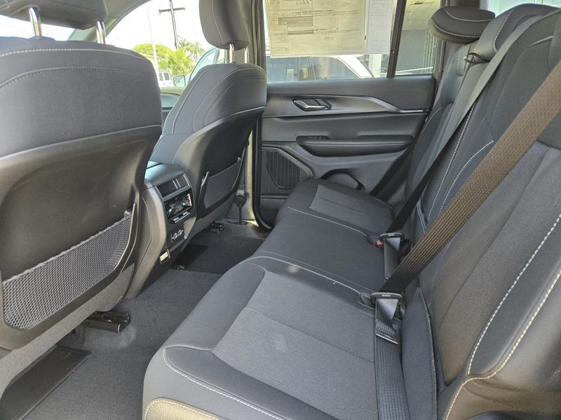 New 2026 Jeep Grand Cherokee Laredo X 4x2