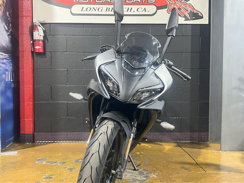 2025 CFMOTO 300SS Image 8