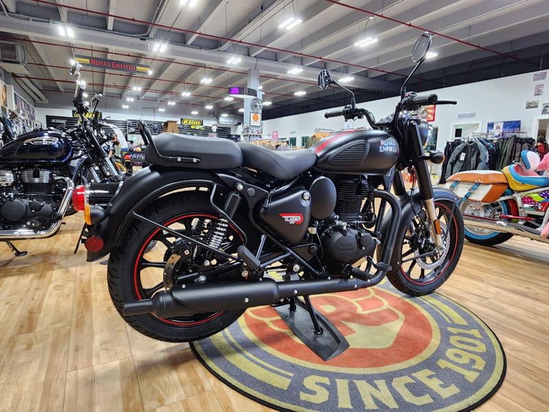New 2024 Royal Enfield CLASSIC 350 Image 11