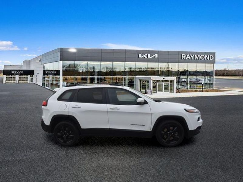 Used 2018 Jeep Cherokee LimitedImage 2