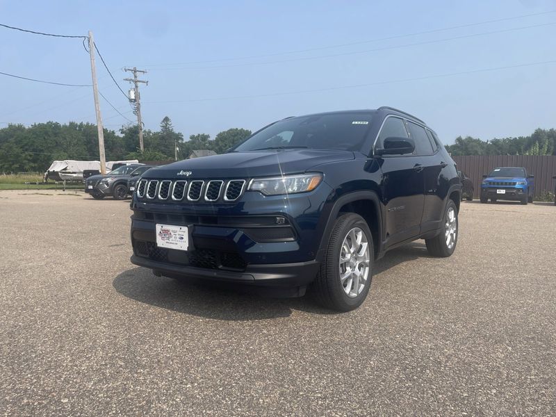 2024 Jeep Compass Latitude Lux 4x4Image 4