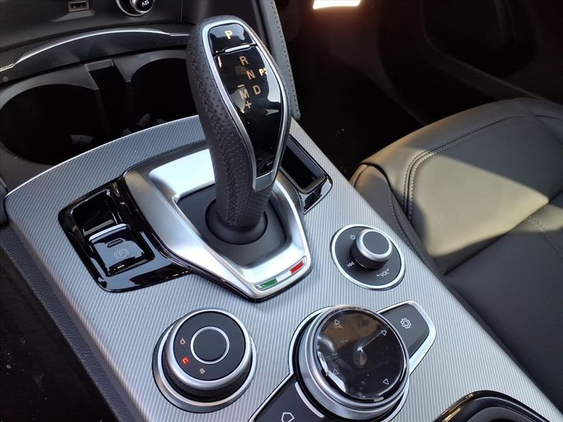 New 2026 Alfa Romeo Stelvio AwdImage 23