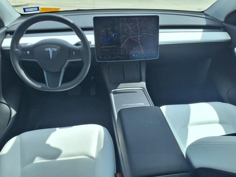 2021 Tesla Model Y Long RangeImage 4