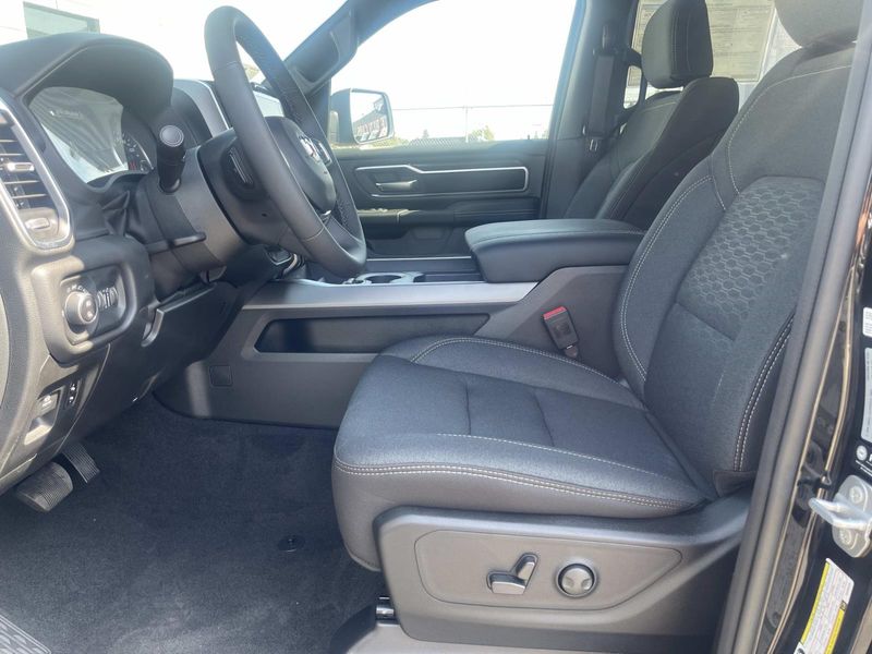 New 2026 RAM 1500 Big Horn Crew Cab 4x2 5'7' Box