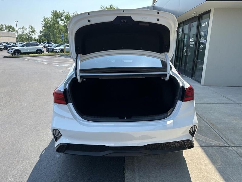 2024 Kia Forte LXSImage 20