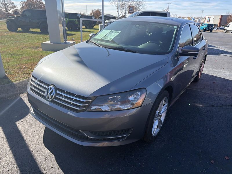 Used 2014 Volkswagen Passat TDI SE w/SunroofImage 1