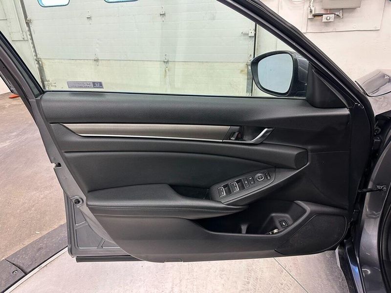 2021 Honda Accord LXImage 17