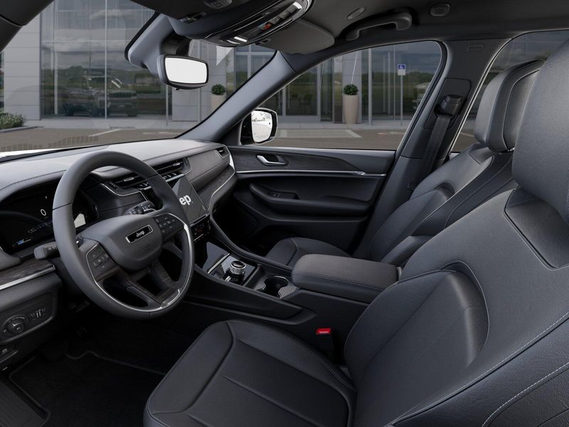 New 2025 Jeep Grand Cherokee Limited 4x4Image 61