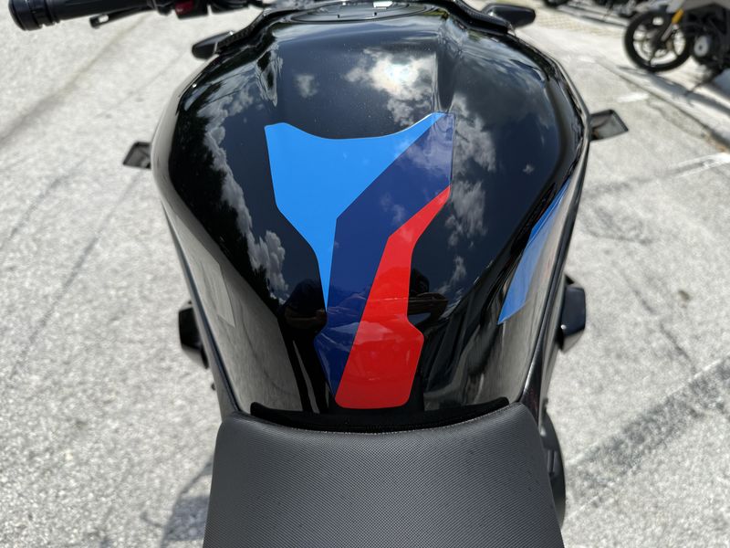 2025 BMW M 1000 R