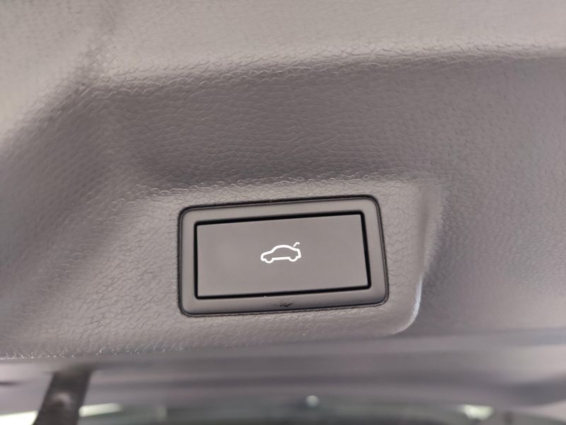 Used 2025 Volkswagen ID. Buzz Pro SImage 16