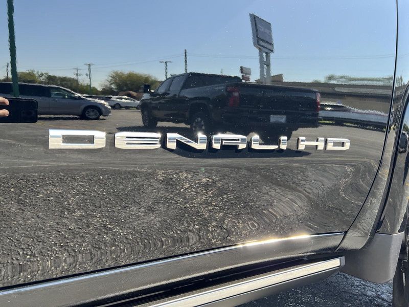 2026 Gmc Sierra HD Denali photo 3