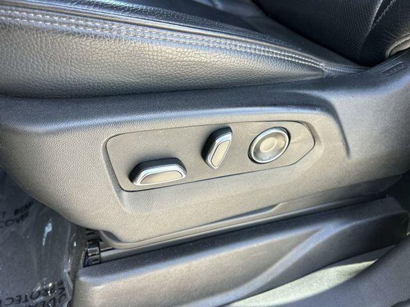 Used 2025 GMC Yukon XL DenaliImage 20