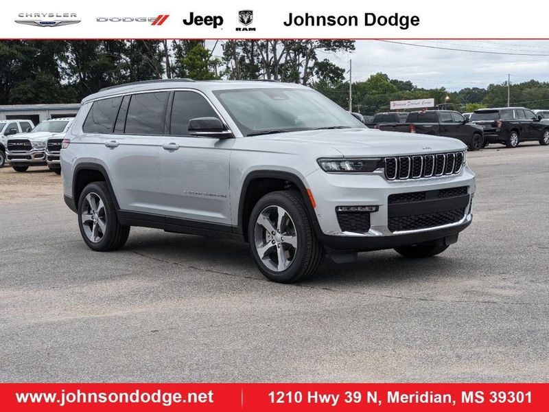 2024 Jeep Grand Cherokee L Limited 4x2Image 1