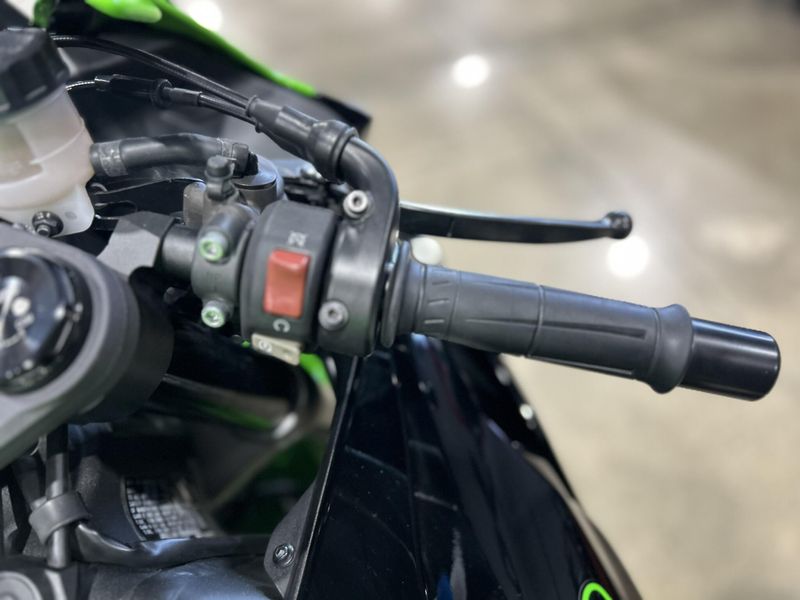 Used 2024 Kawasaki NINJA ZX-6R KRT Image 12