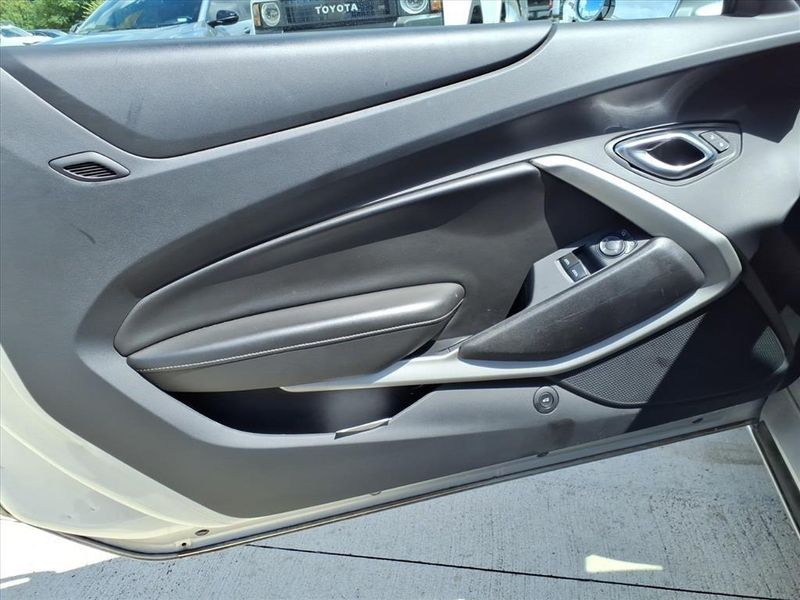 Used 2018 Chevrolet Camaro SSImage 17