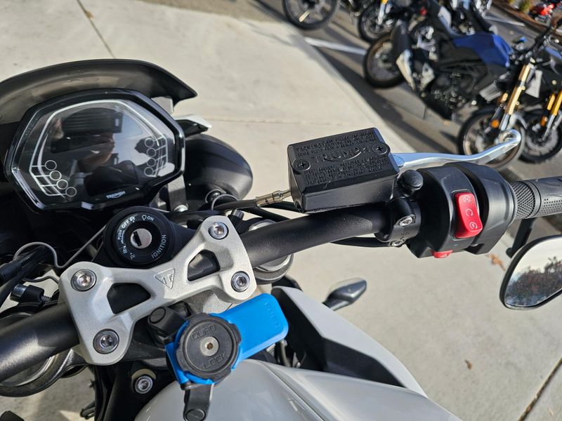 2025 Triumph Street Triple 765 R