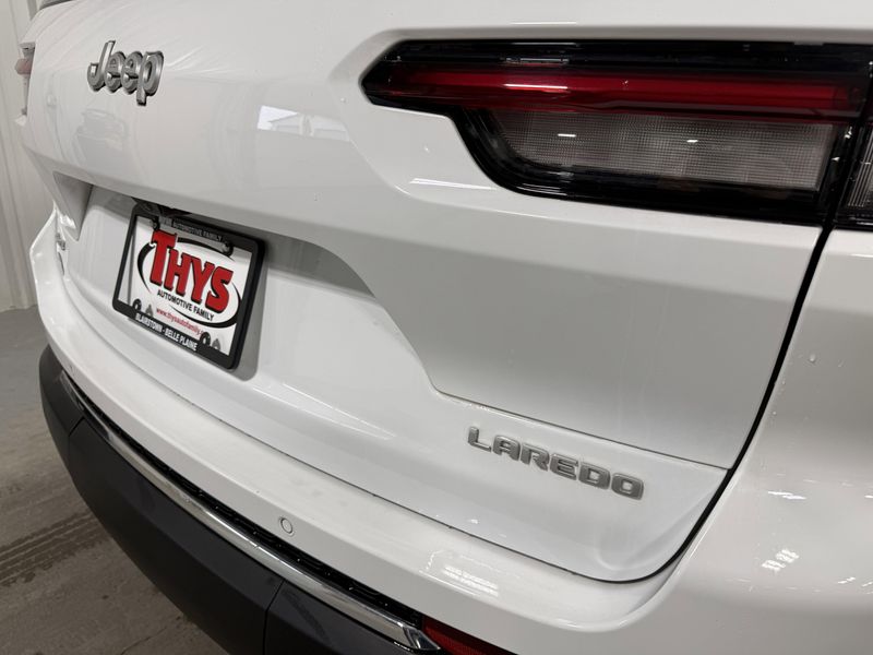 Used 2024 Jeep Grand Cherokee L LaredoImage 6