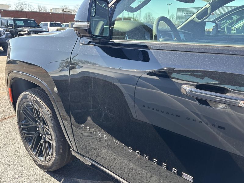 2026 Jeep Grand Wagoneer Limited Reserve 4x4Image 18